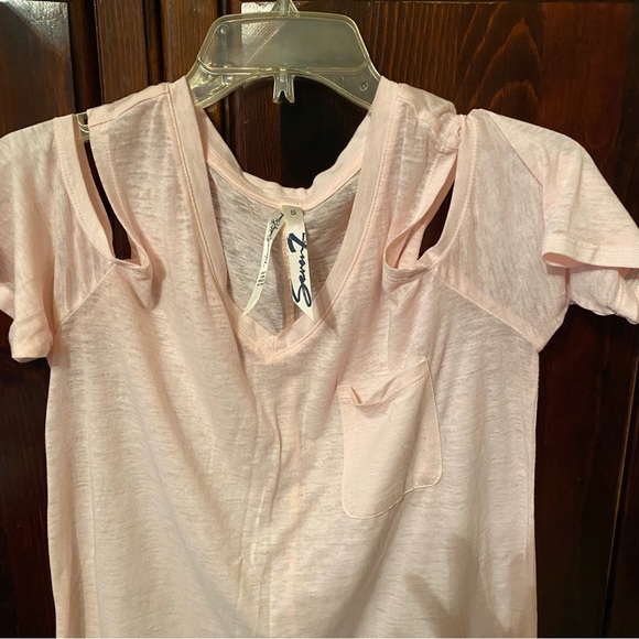 Seven7 cold-shoulder tissue tee, size small. - Picture 5 of 5